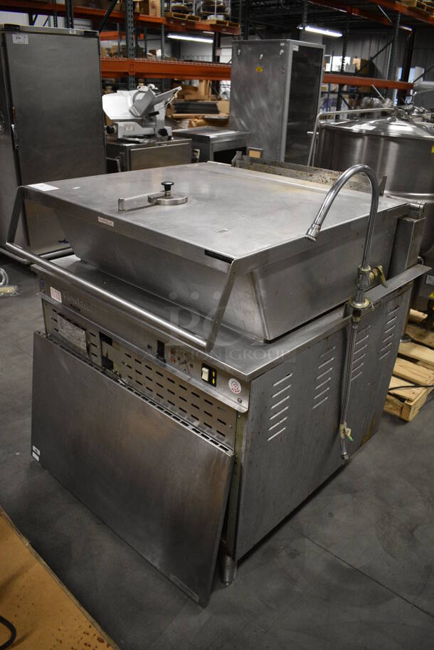 STUNNING! Cleveland Model SGM-30-T Stainless Steel Commercial Floor Style Natural Gas Powered 30 Gallon Tilting Braising Pan. 84,000 BTU. 39x37x47 - Image 3 of 10