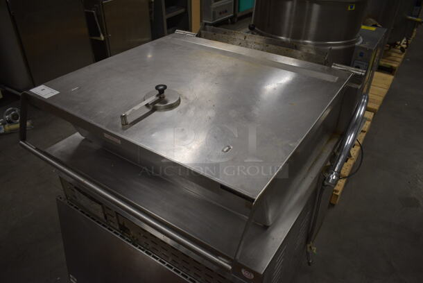 STUNNING! Cleveland Model SGM-30-T Stainless Steel Commercial Floor Style Natural Gas Powered 30 Gallon Tilting Braising Pan. 84,000 BTU. 39x37x47 - Image 4 of 10