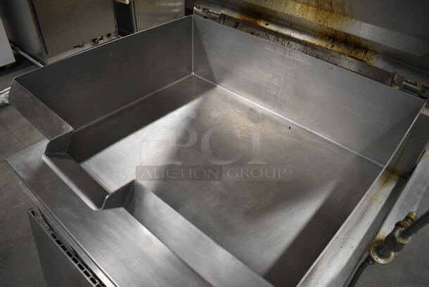 STUNNING! Cleveland Model SGM-30-T Stainless Steel Commercial Floor Style Natural Gas Powered 30 Gallon Tilting Braising Pan. 84,000 BTU. 39x37x47 - Image 5 of 10