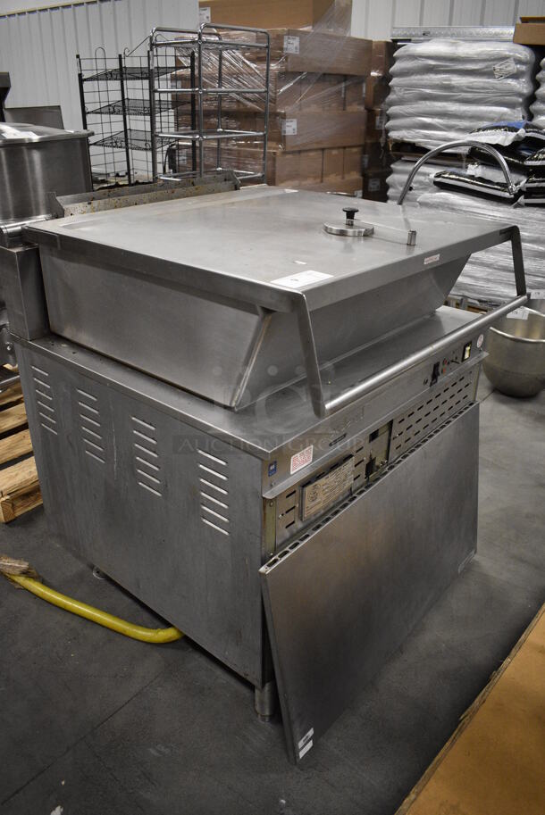 STUNNING! Cleveland Model SGM-30-T Stainless Steel Commercial Floor Style Natural Gas Powered 30 Gallon Tilting Braising Pan. 84,000 BTU. 39x37x47 - Image 8 of 10