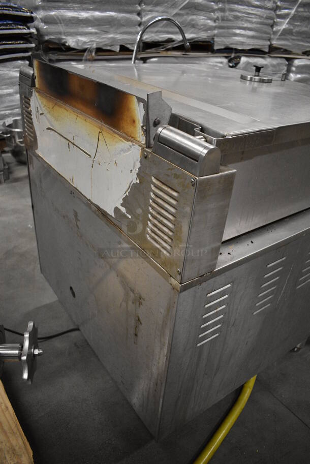 STUNNING! Cleveland Model SGM-30-T Stainless Steel Commercial Floor Style Natural Gas Powered 30 Gallon Tilting Braising Pan. 84,000 BTU. 39x37x47 - Image 10 of 10