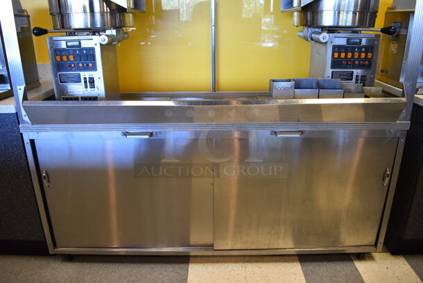 BEAUTIFUL! Cretors Model PR48D3D-6EXX-CSS Stainless Steel Commercial Floor Style Popcorn Maker and Merchandiser w/ 2 Internal Pedestal Popcorn Makers. 120/208 Volts, 1 Phase. Goes GREAT w/ Item 199! 72x33x74.5. Tested and Working! - Image 2 of 12