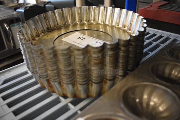 18 Metal Baking Pans. 10x10x2. 18x Your Bid! - Image 2 of 4