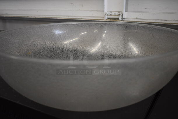 2 Various Poly Items; Bowl and Bin. Includes 18x26x8. 2 Times Your Bid! - Image 3 of 5