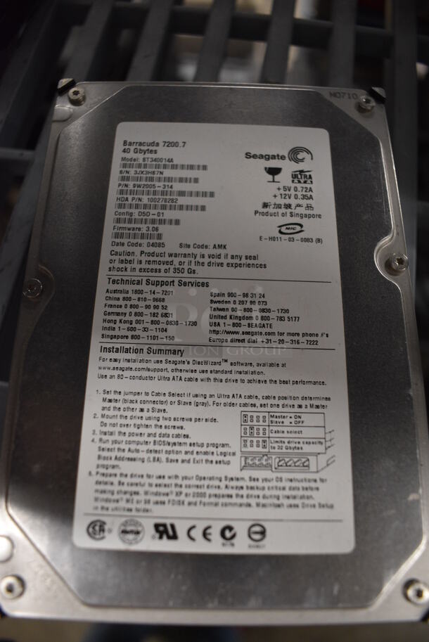 5 Hard Drives; Seagate 40gb, Seagate 500gb, Western Digital 40gb, Western Digital 500gb, and Western Digital 80gb. 4x5.5x1. 5x Your Bid - Image 3 of 8