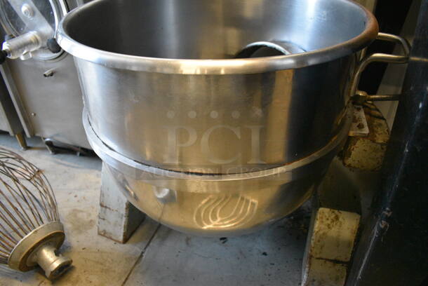 Hobart Model L800 Commercial Floor Style 80 Quart Mixer w/Stainless Steel Mixing Bowl and Dough Hook, Whisk, and Beater Paddle Attachments. Planetary Drive Shaft Needs Repaired. 220 Volt, 3 Phase. 29x41x56. - Image 7 of 11
