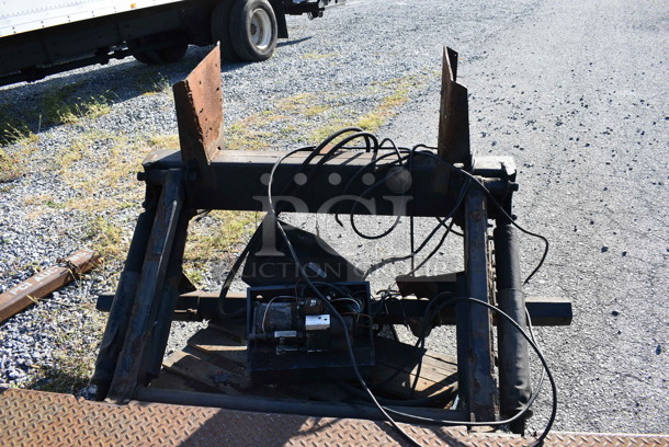 Metal Commercial Steel Fold Up Liftgate for Box Truck. Unit Was Pulled Off Of A Working Box Truck To Be Used As A Back Up. Unit Was In Working Condition When Removed! - Image 7 of 10