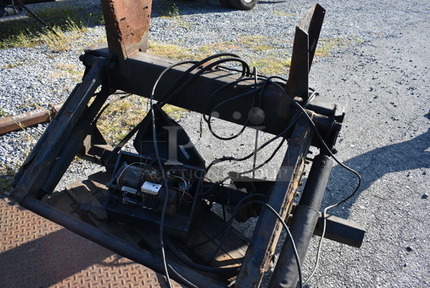 Metal Commercial Steel Fold Up Liftgate for Box Truck. Unit Was Pulled Off Of A Working Box Truck To Be Used As A Back Up. Unit Was In Working Condition When Removed! - Image 8 of 10
