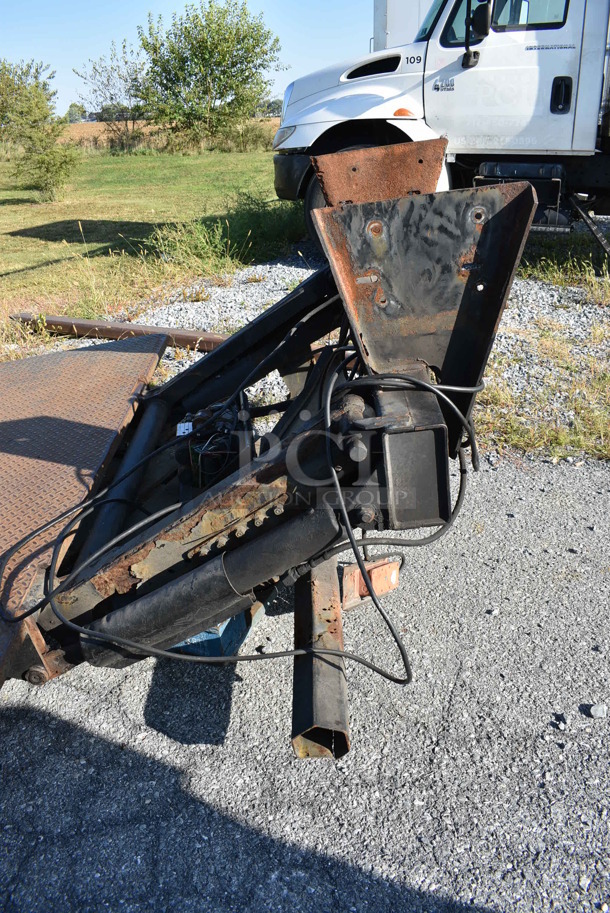 Metal Commercial Steel Fold Up Liftgate for Box Truck. Unit Was Pulled Off Of A Working Box Truck To Be Used As A Back Up. Unit Was In Working Condition When Removed! - Image 10 of 10