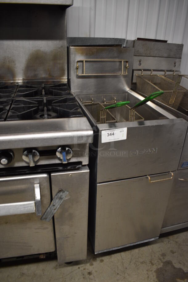 NICE! Dean Model SR142GN Stainless Steel Commercial Natural Gas Powered Deep Fat Fryer w/ 2 Metal Fry Baskets. 105,000 BTU. 15.5x29x46 - Image 2 of 7