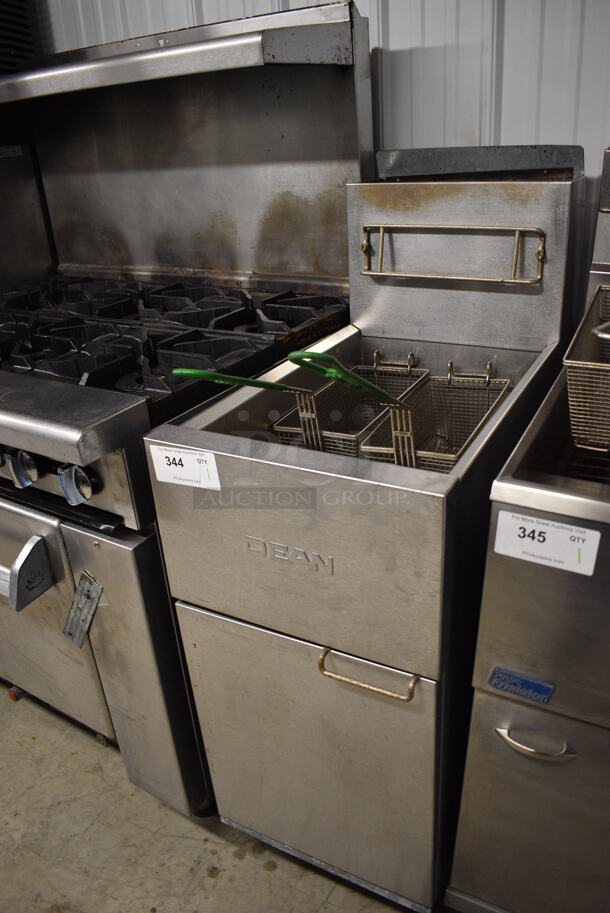 NICE! Dean Model SR142GN Stainless Steel Commercial Natural Gas Powered Deep Fat Fryer w/ 2 Metal Fry Baskets. 105,000 BTU. 15.5x29x46 - Image 3 of 7