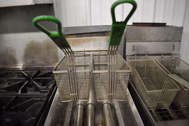 NICE! Dean Model SR142GN Stainless Steel Commercial Natural Gas Powered Deep Fat Fryer w/ 2 Metal Fry Baskets. 105,000 BTU. 15.5x29x46 - Image 5 of 7