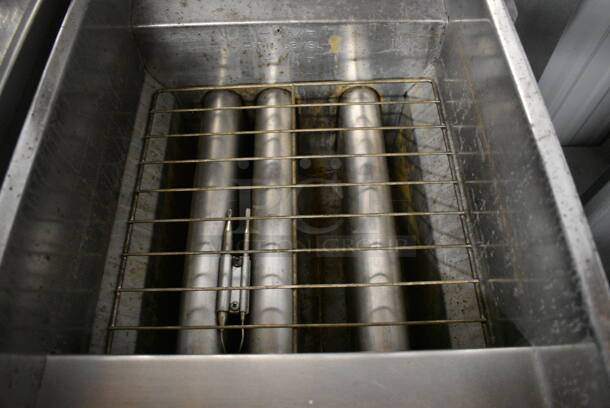 NICE! Pitco Frialator Model 35C+S Stainless Steel Commercial Natural Gas Powered Deep Fat Fryer w/ 2 Metal Fry Baskets. 105,000 BTU. 15.5x29x46 - Image 4 of 7
