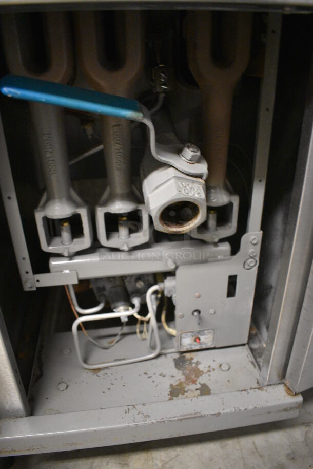 NICE! Pitco Frialator Model 35C+S Stainless Steel Commercial Natural Gas Powered Deep Fat Fryer w/ 2 Metal Fry Baskets. 105,000 BTU. 15.5x29x46 - Image 6 of 7