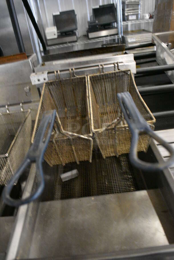 NICE! Imperial Model IFS-40 Stainless Steel Commercial Natural Gas Powered Deep Fat Fryer w/ 2 Metal Fry Baskets. 105,000 BTU. 15.5x31x46 - Image 4 of 7