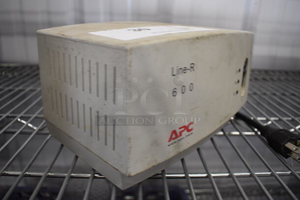 APC Line-R 600 Model LE600 Voltage Regulator. 110/120 Volt. 8.5x5.5x4.5 - Image 2 of 6