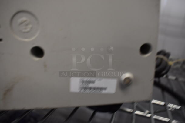 APC Line-R 600 Model LE600 Voltage Regulator. 110/120 Volt. 8.5x5.5x4.5 - Image 4 of 6