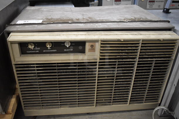 General Electric Model AJC12DAW1  Air Conditioning Window Unit. 26x20x26
