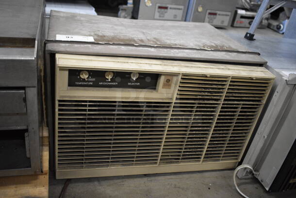 General Electric Model AJC12DAW1  Air Conditioning Window Unit. 26x20x26 - Image 2 of 8