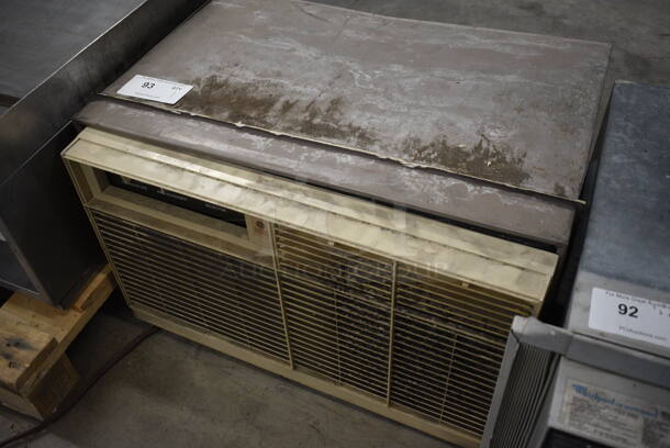 General Electric Model AJC12DAW1  Air Conditioning Window Unit. 26x20x26 - Image 3 of 8