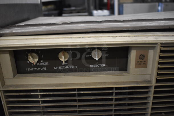General Electric Model AJC12DAW1  Air Conditioning Window Unit. 26x20x26 - Image 4 of 8