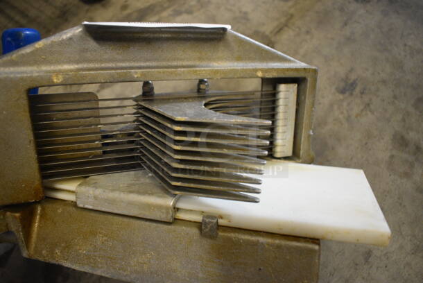 Sysco Metal Commercial Countertop Tomato Slicer. 15x7x8 - Image 5 of 5