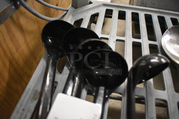 5 9.5" Plastic Ladles. 5x Your Bid - Image 2 of 4