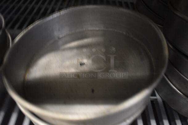 4 Metal Round Baking Pans. 8.5x8.5x2. 4 Times Your Bid! - Image 3 of 4