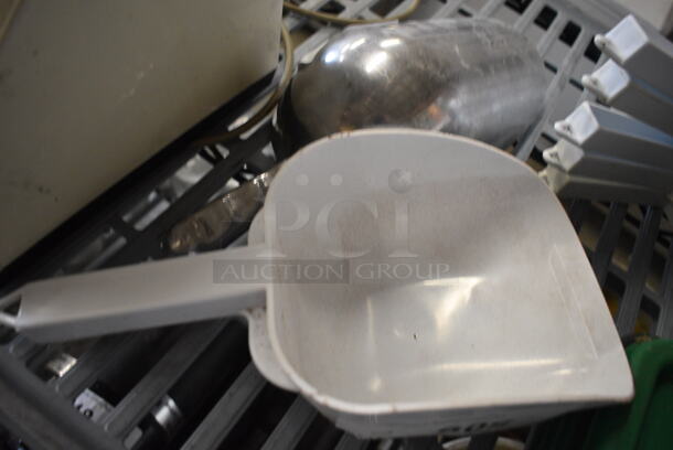 6 White Poly Ice Scoops. 12x5.5x3.5. 6 Times Your Bid! - Image 2 of 4