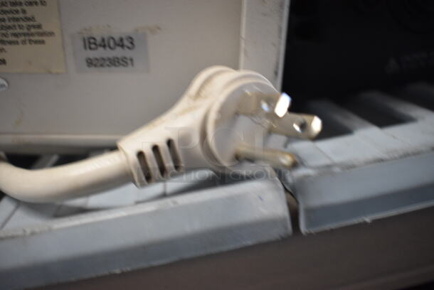 Tripp-Lite ISOBAR ULTRA 4 Voltage Surge Suppressor. 120 Volt. 6x3.5x2.5 - Image 3 of 3