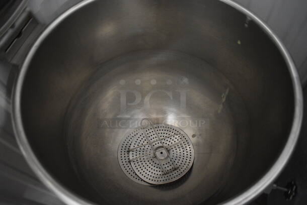 WOW! Cleveland Model KEL-25 Stainless Steel Commercial Floor Style 25 Gallon Kettle. 200-240 Volts, 1/3 Phase. 36x26x40. Tested and Working! - Image 5 of 10