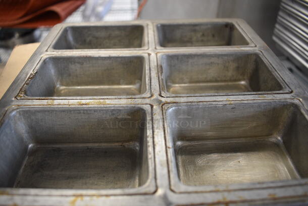 Metal 12 Cup Baking Pan. 19.5x10x1.5 - Image 2 of 3