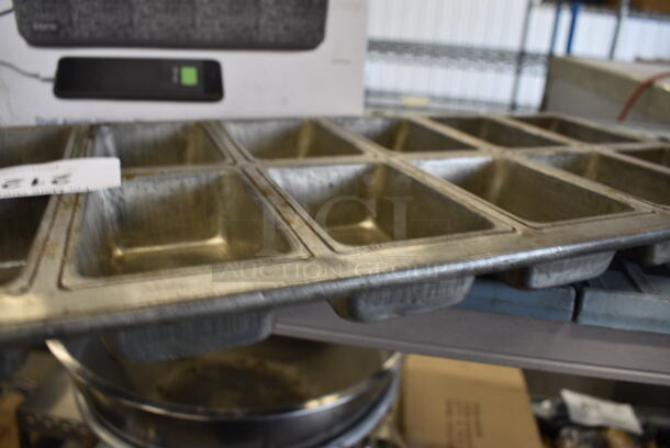 Metal 12 Cup Baking Pan. 19.5x10x1.5 - Image 3 of 3