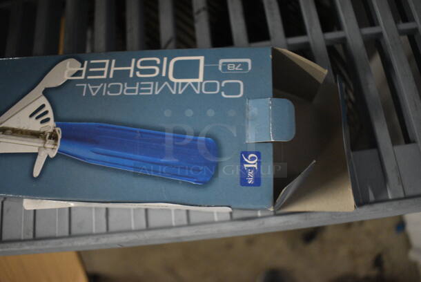 BRAND NEW IN BOX! Metal Scooper. 8.5" - Image 3 of 3