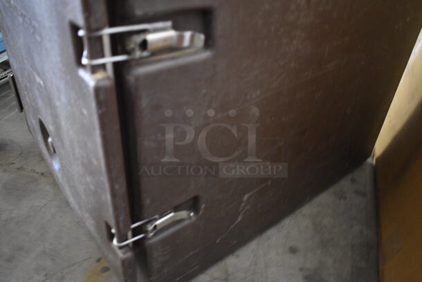 NICE! Cambro Brown Poly Portable Food Case. 17x24x23 - Image 4 of 5