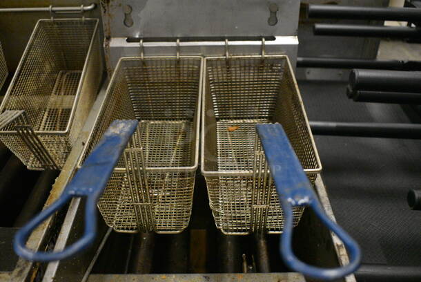 NICE! 2015 Pitco Frialator Model 40D Stainless Steel Commercial Natural Gas Powered Deep Fat Fryer w/ 2 Metal Fry Baskets. 115,000 BTU. 15x30x48 - Image 4 of 7
