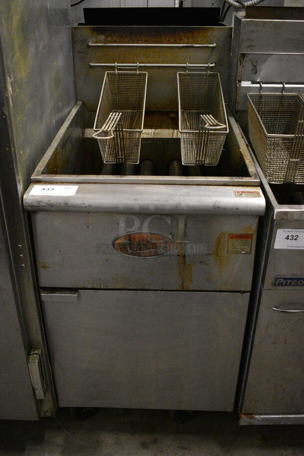 NICE! 2017 Avantco Model FF518-P Stainless Steel Commercial 52 Pound Capacity Deep Fat Fryer w/ 2 Metal Fry Baskets. 150,000 BTU. 21x34x48