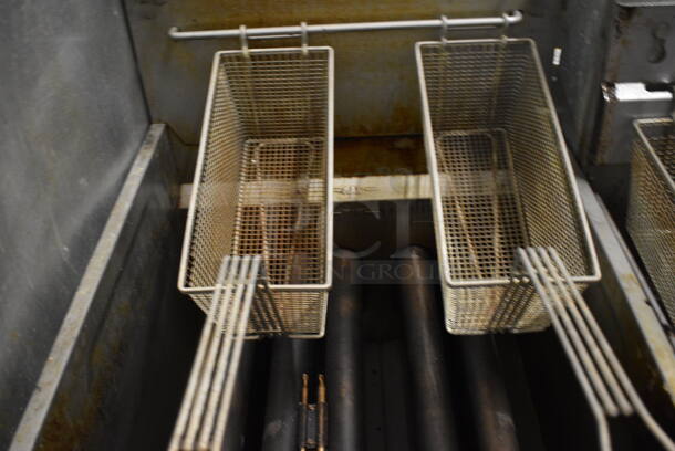 NICE! 2017 Avantco Model FF518-P Stainless Steel Commercial 52 Pound Capacity Deep Fat Fryer w/ 2 Metal Fry Baskets. 150,000 BTU. 21x34x48 - Image 4 of 8