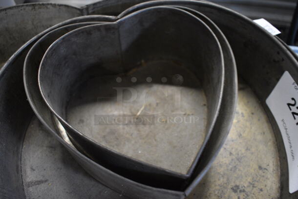 4 Various Metal Heart Shaped Nesting Baking Pans. 4 Times Your Bid! - Image 3 of 6