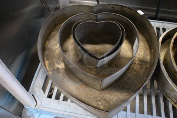 4 Various Metal Heart Shaped Nesting Baking Pans. 4 Times Your Bid! - Image 5 of 6
