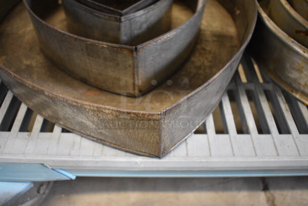 4 Various Metal Heart Shaped Nesting Baking Pans. 4 Times Your Bid! - Image 6 of 6