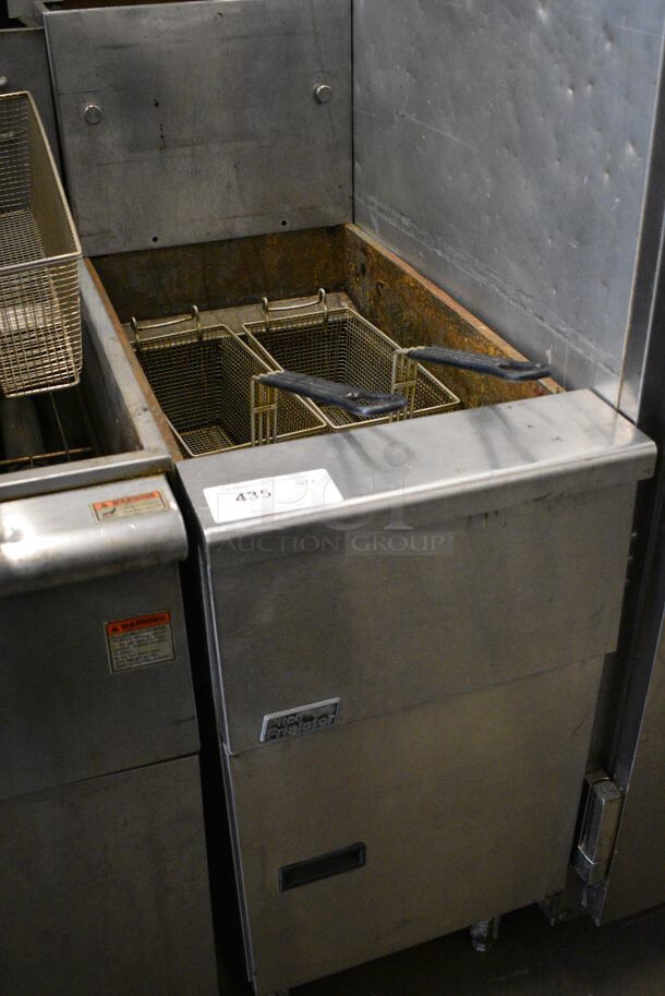 NICE! Pitco Frialator Model SG14 Stainless Steel Commercial Natural Gas Powered Deep Fat Fryer w/ 2 Metal Fry Baskets. 110,000 BTU. 15.5x34x46 - Image 2 of 7