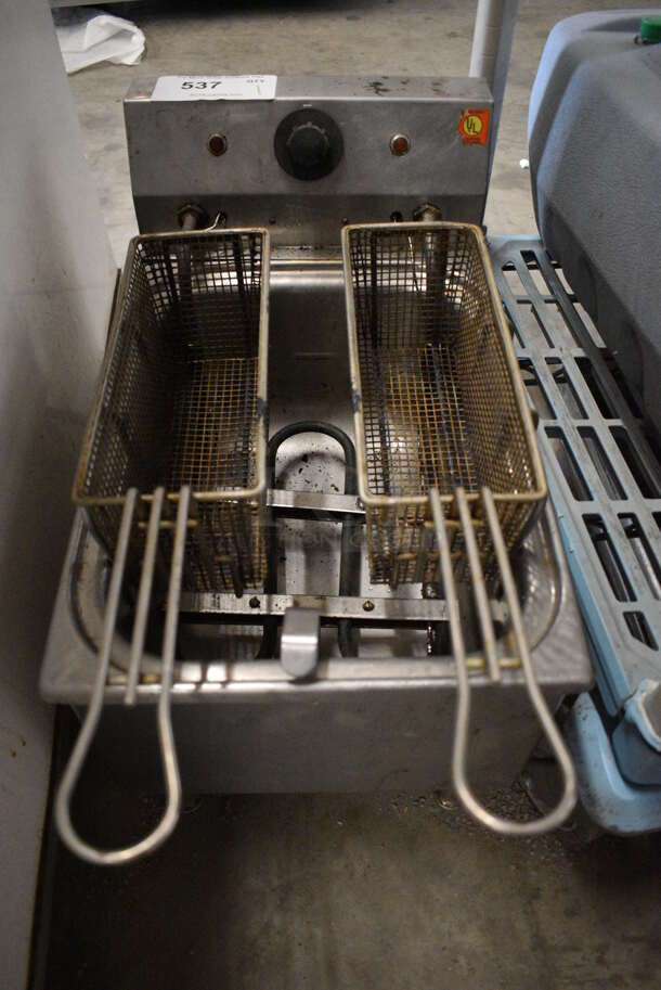 Cecilware Metal Commercial Countertop Electric Powered Fryer w/ 2 Metal Fry Baskets. 12x20x17