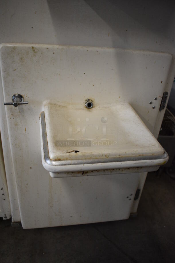 WOW! Juice Tree Model 106 Metal Commercial Floor Style Citrus Juicer on Commercial Casters. 115 Volts, 1 Phase. 18x48x67. Tested and Does Not Power On - Image 6 of 10