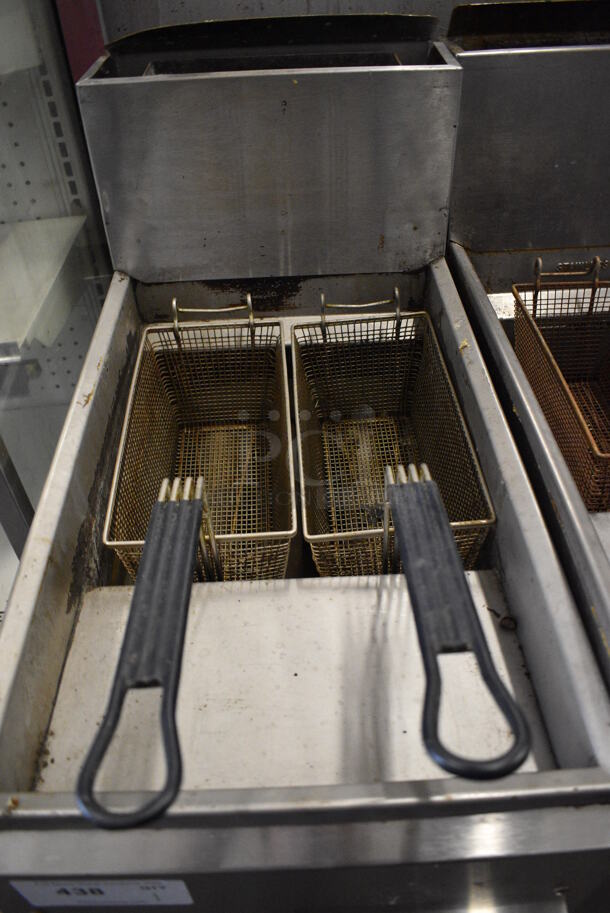 NICE! Imperial Model FG40 Stainless Steel Commercial Gas Powered Deep Fat Fryer w/ 2 Metal Fry Baskets. 105,000 BTU. 15.5x31x47 - Image 4 of 8