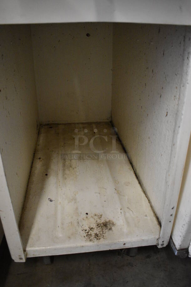 WOW! Juice Tree Model 105-G Metal Commercial Floor Style Citrus Juicer on Commercial Casters. 115 Volts, 1 Phase. 18x46x67. Tested and Does Not Power On - Image 7 of 10