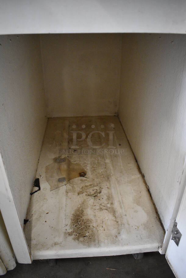 WOW! Juice Tree Model 106 Metal Commercial Floor Style Citrus Juicer on Commercial Casters. 115 Volts, 1 Phase. 18x48x60. Tested and Does Not Power On - Image 7 of 10