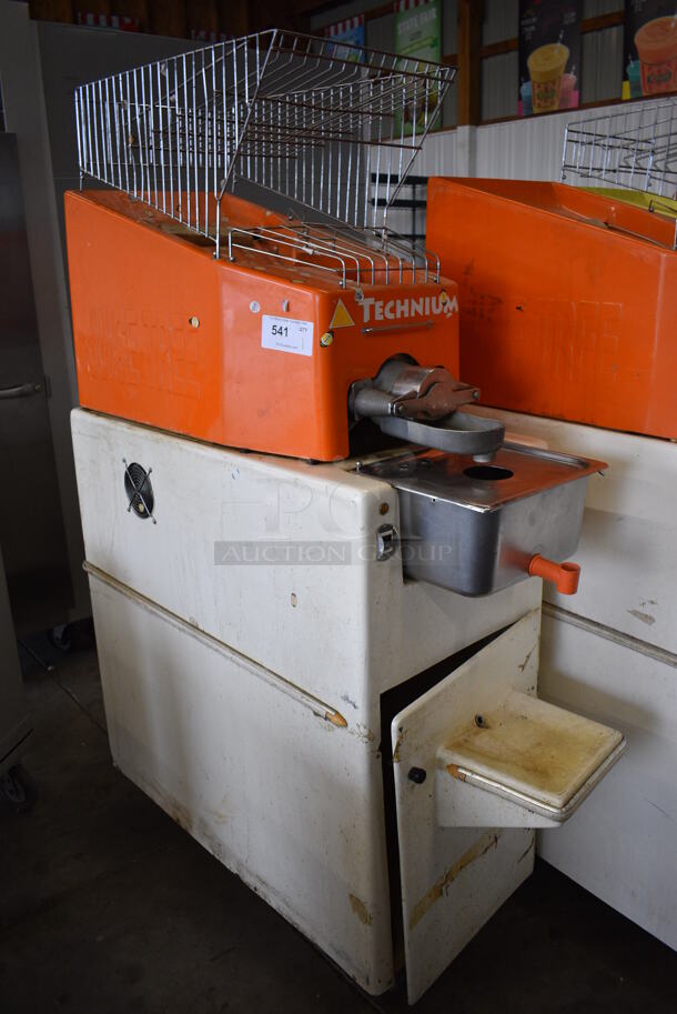 WOW! Juice Tree Model 106 Metal Commercial Floor Style Citrus Juicer on Commercial Casters. 115 Volts, 1 Phase. 18x48x67. Tested and Working! - Image 2 of 10