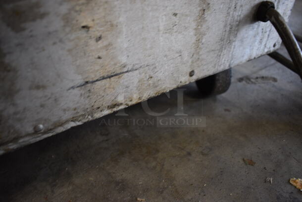 NICE1 Metro Mdoel C190 Metal Commercial Warming Cabinet on Commercial Casters. 120 Volts, 1 Phase. 29x29.5x30.5. Tested and Powers On But Does Not Get Warm - Image 7 of 7