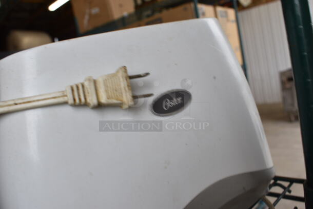 2 Countertop 2 Slot Toasters; White and Chrome Finish. Includes 5x9x7. 2 Times Your Bid! - Image 6 of 8